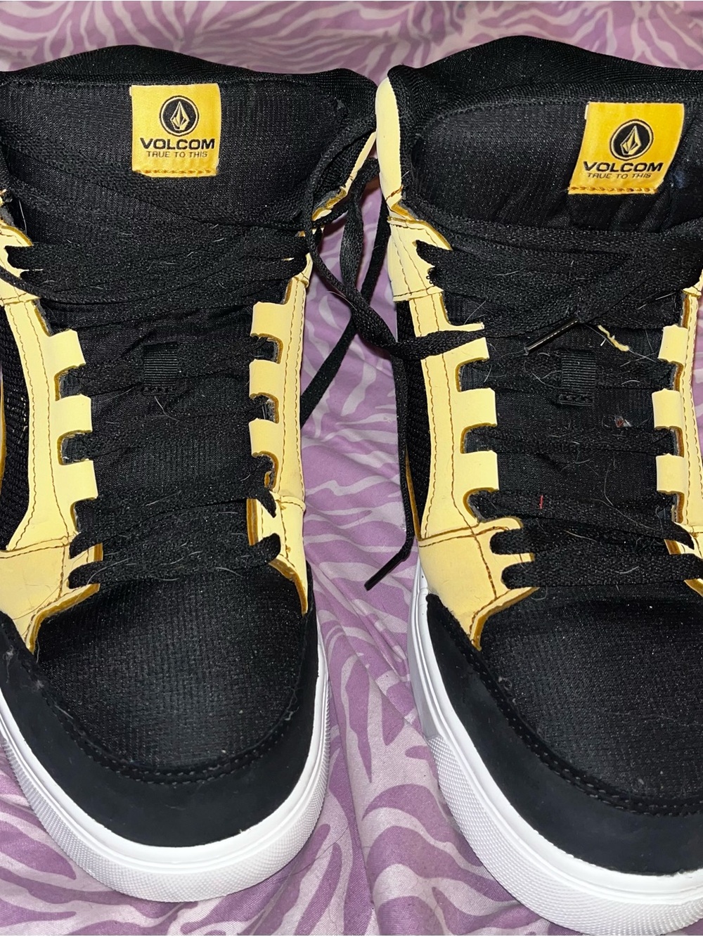 Volcom Evolve composite toe work shoes.Men's Black and Yellow High-Top.